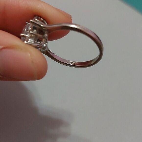 925 Silver Flower Ring with Crystals in Middle Size 7.5 - Picture 5 of 5